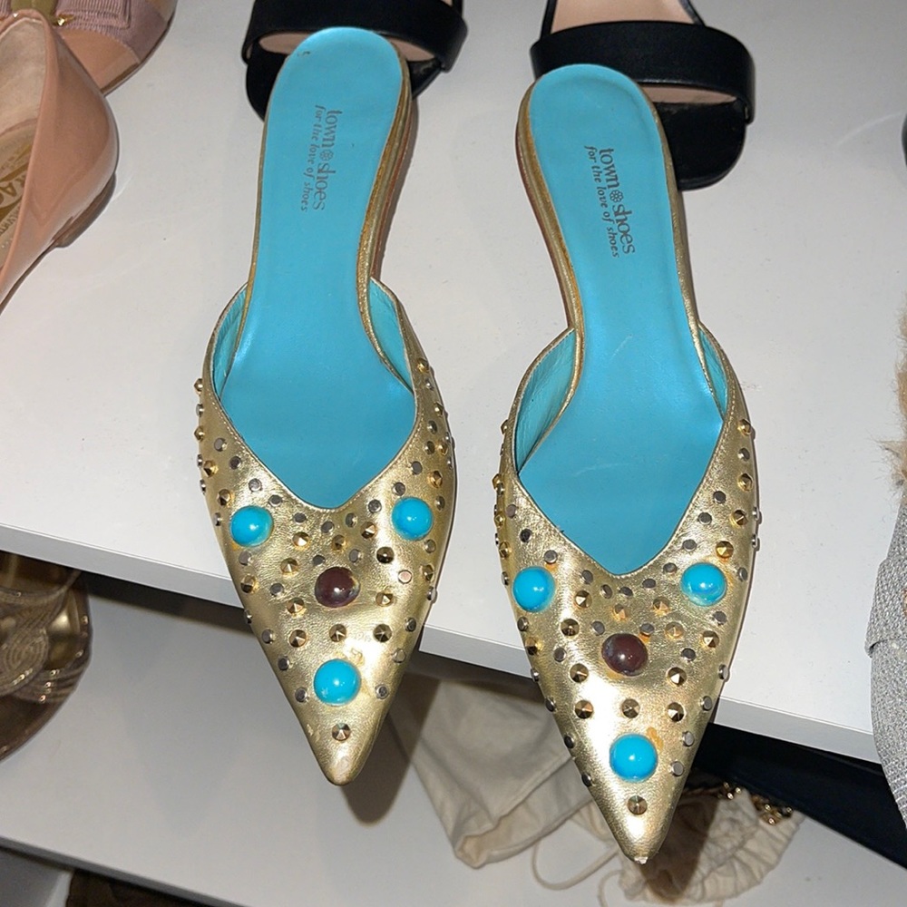 Beautiful shoes great for traditional clothing